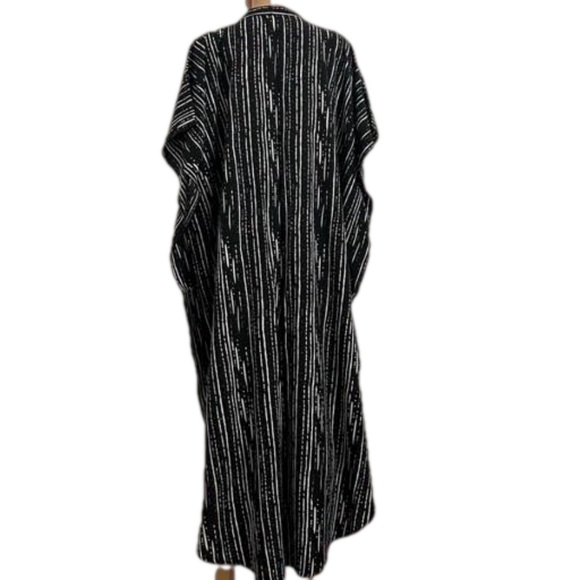 Black and White  Button-down Free Flowing Maxi Dress - Picture 2 of 4